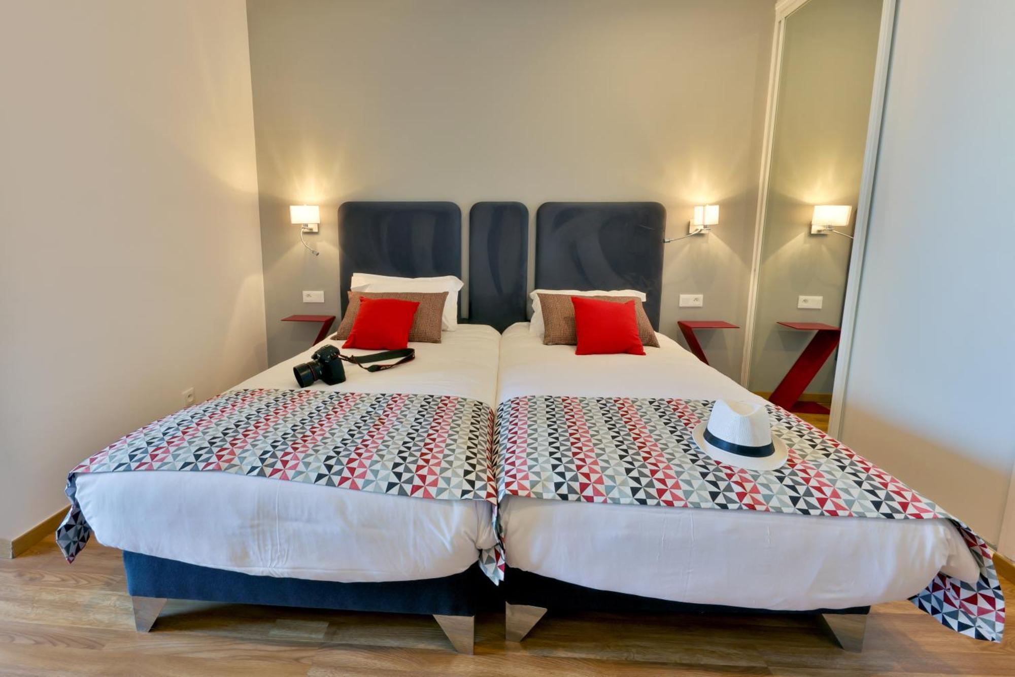 Hotel Mediterranee Кальві Екстер'єр фото
