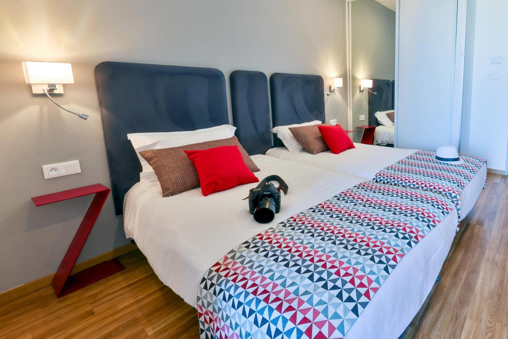Hotel Mediterranee Кальві Екстер'єр фото