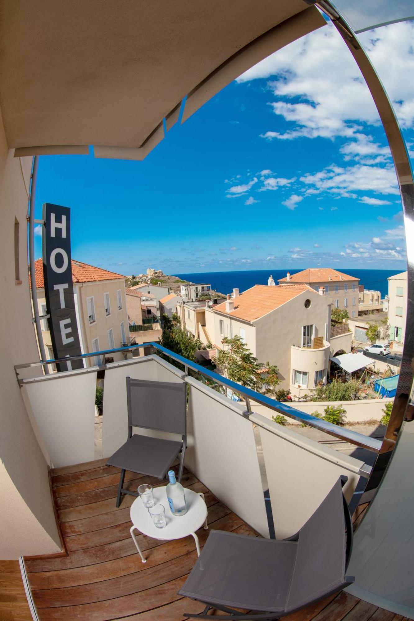 Hotel Mediterranee Кальві Екстер'єр фото
