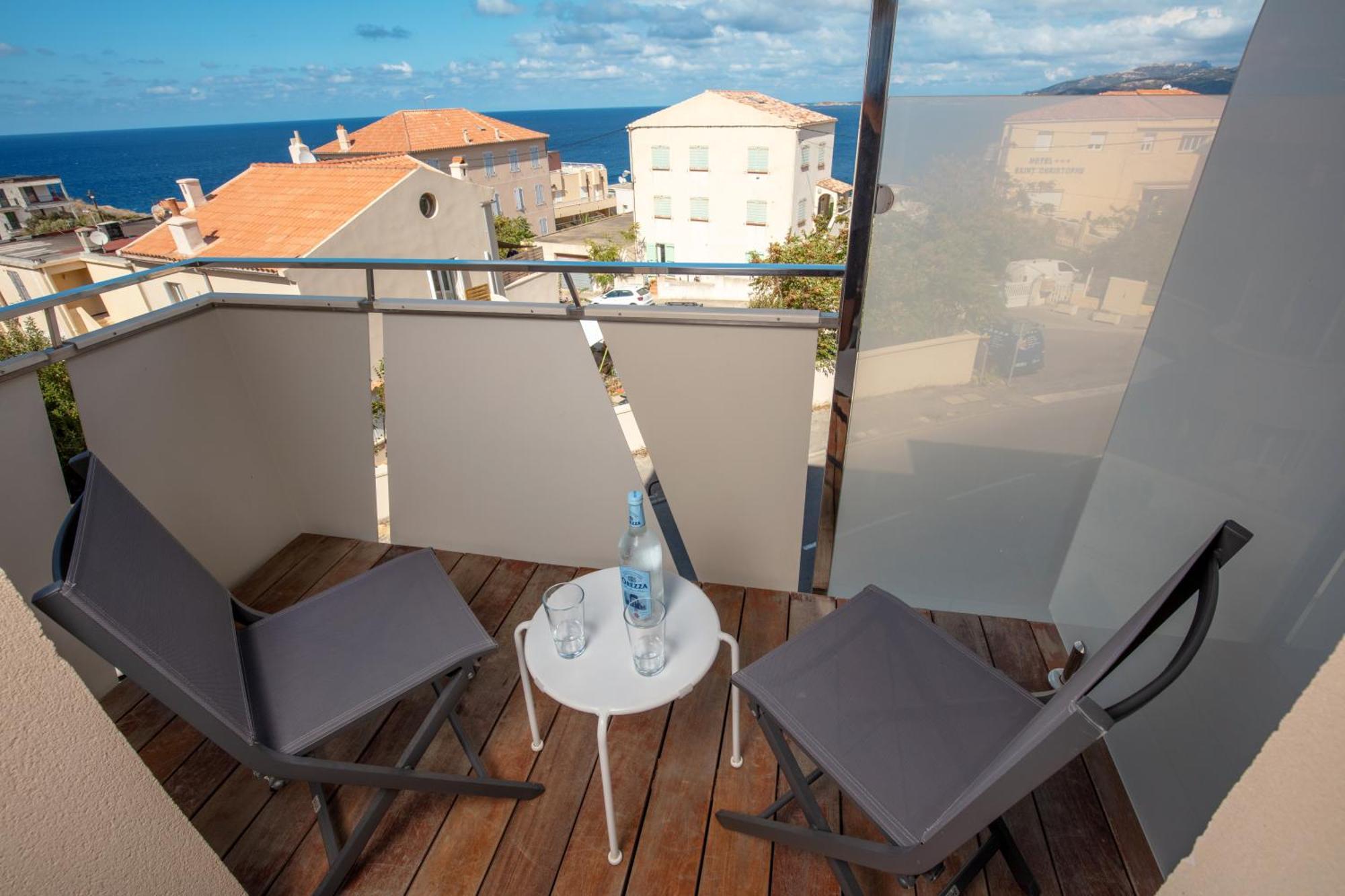 Hotel Mediterranee Кальві Екстер'єр фото